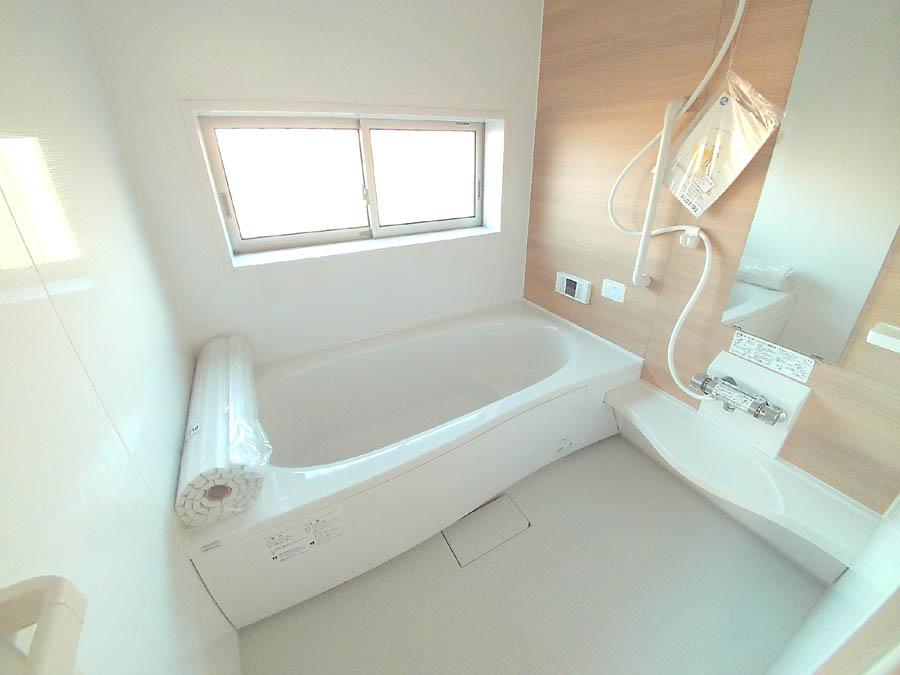 Bathroom. Was building completed. Such as the actual image from per yang, We have to wait all the time so you can see directly. .