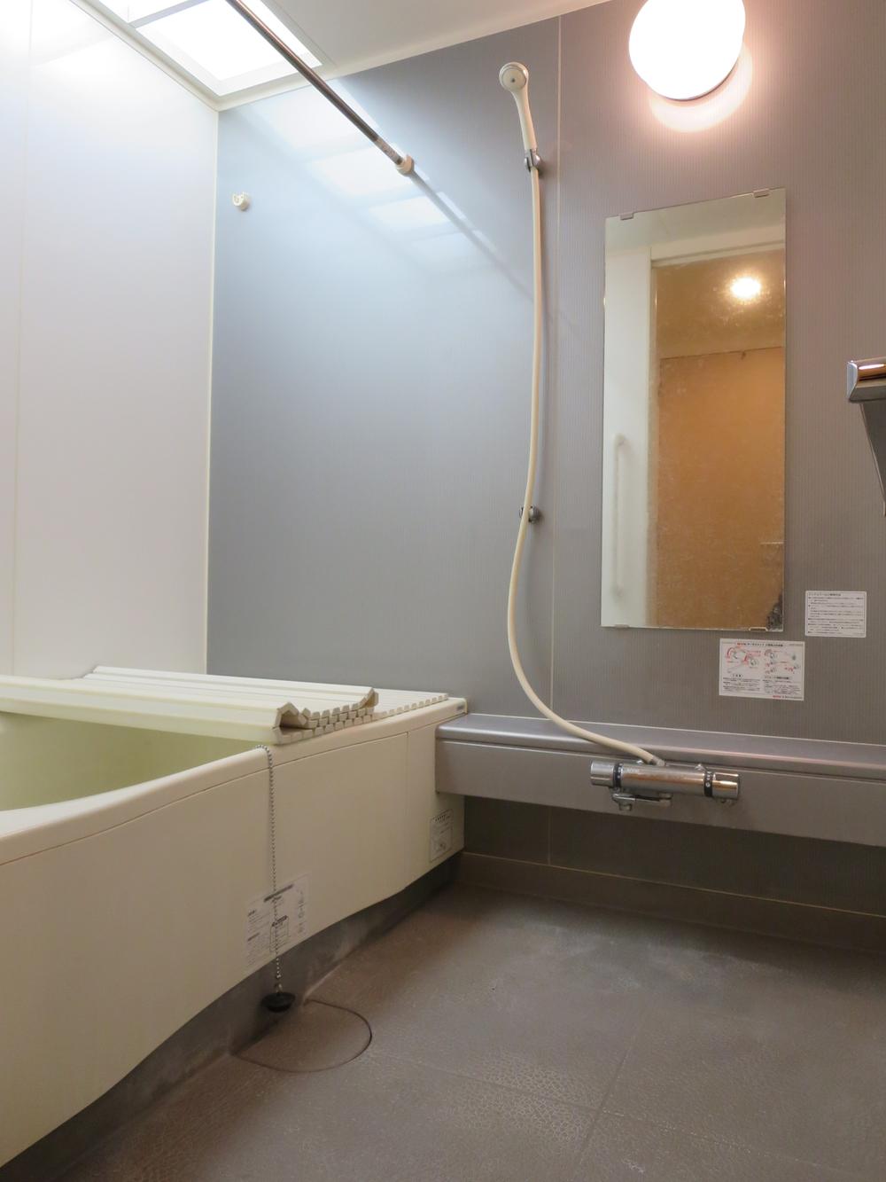 Bathroom. Indoor (12 May 2013) Shooting