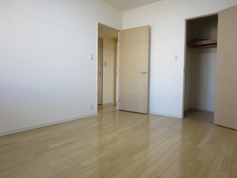 Non-living room. Indoor (12 May 2013) Shooting