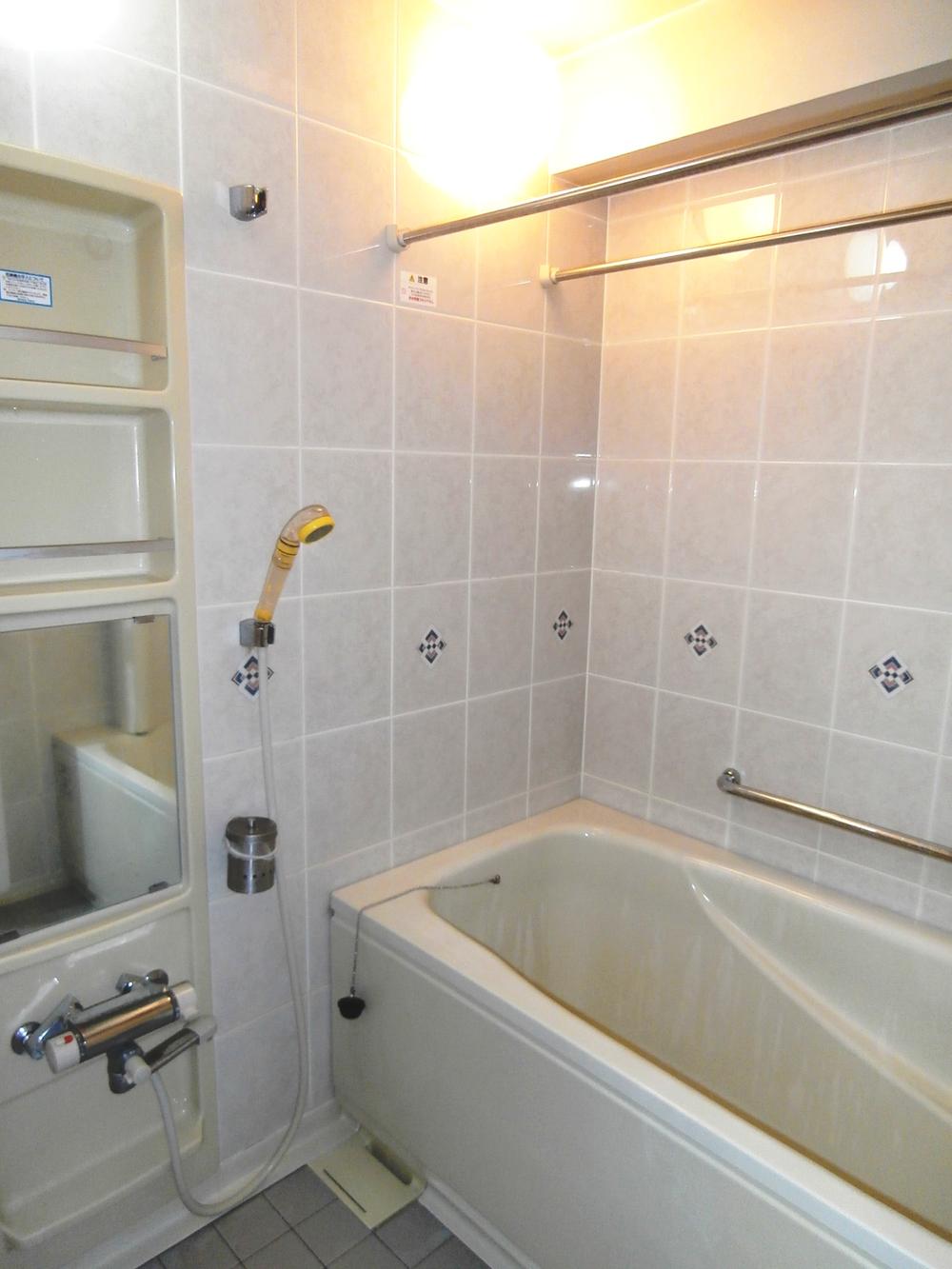 Bathroom. Indoor (11 May 2013) Shooting