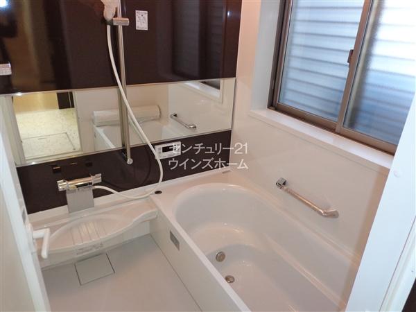 Bathroom. Comfortable tub sitz bath can enjoy
