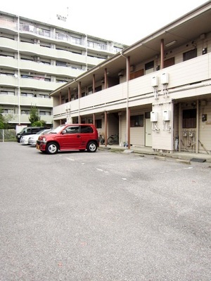 Parking lot. ☆ Parking available on site ☆