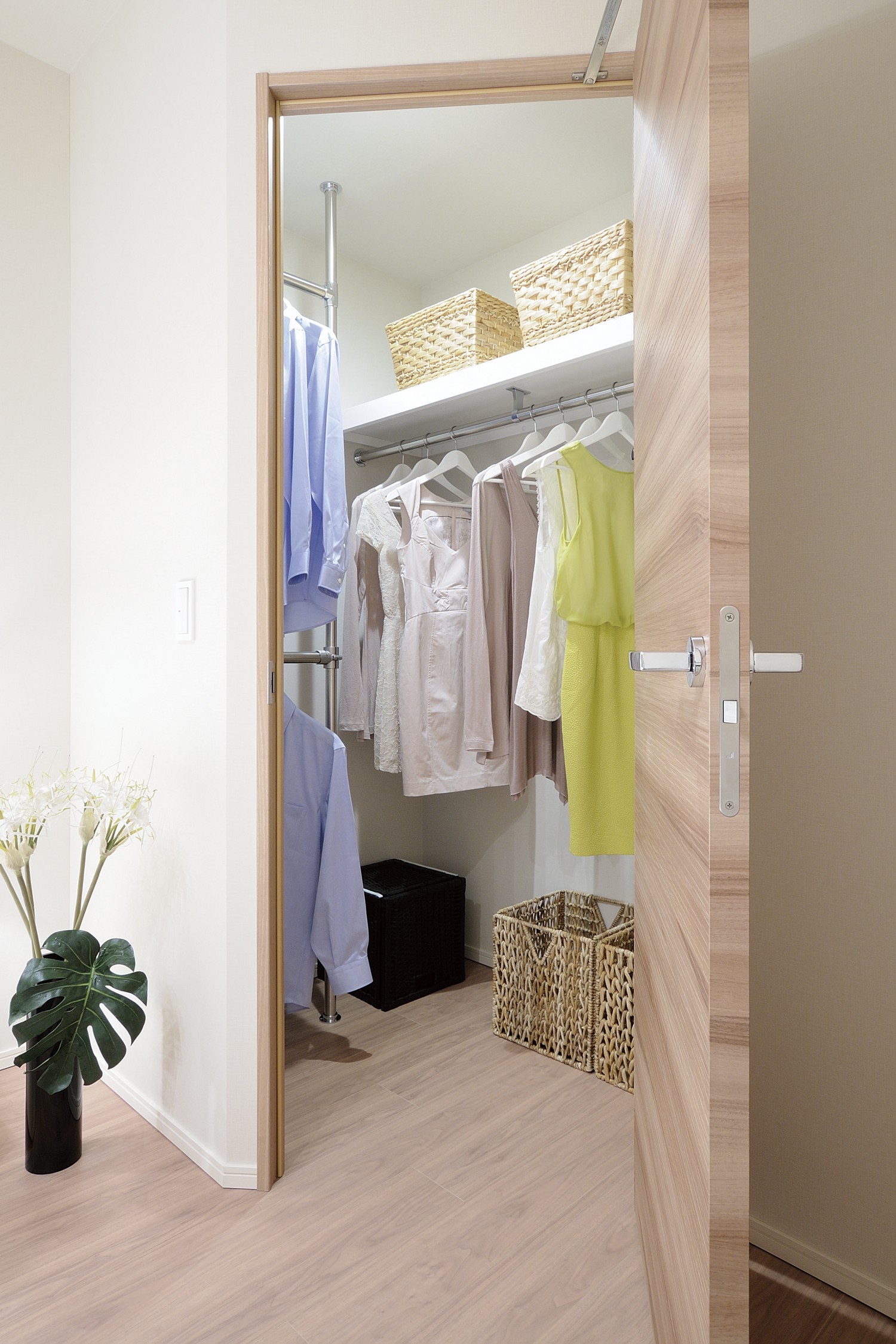Walk-in closet that clothing can store plenty