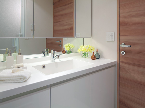 Bathing-wash room.  [bathroom] It is because you use every day, A spacious storage of counter space and accessories are clean and together. The top board adopted the easy artificial marble of care, It was nestled as a space that gives off a soft shine.