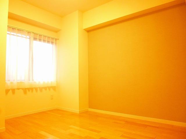 Non-living room. Western-style about 4.7 Pledge