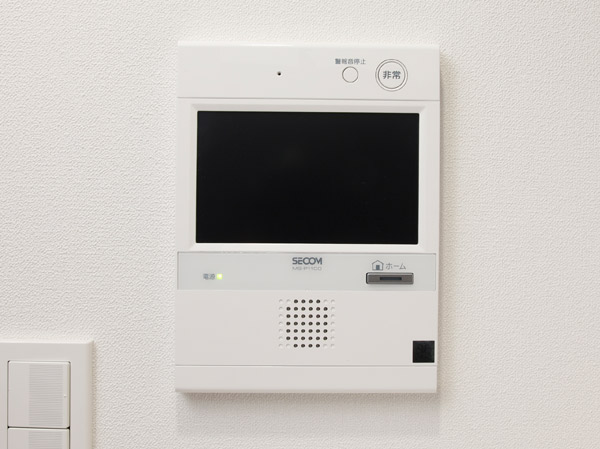 Security.  [Intercom with color monitor] Check the visitors with easy-to-read color image. Video recording ・ Also features a recording function.