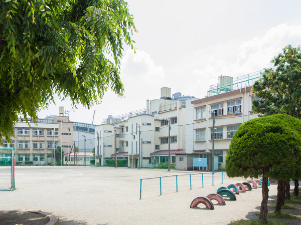 Surrounding environment. Inaka elementary school (about 190m ・ A 3-minute walk)