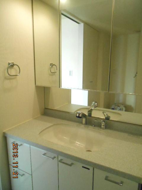 Wash basin, toilet. 2013 November shooting