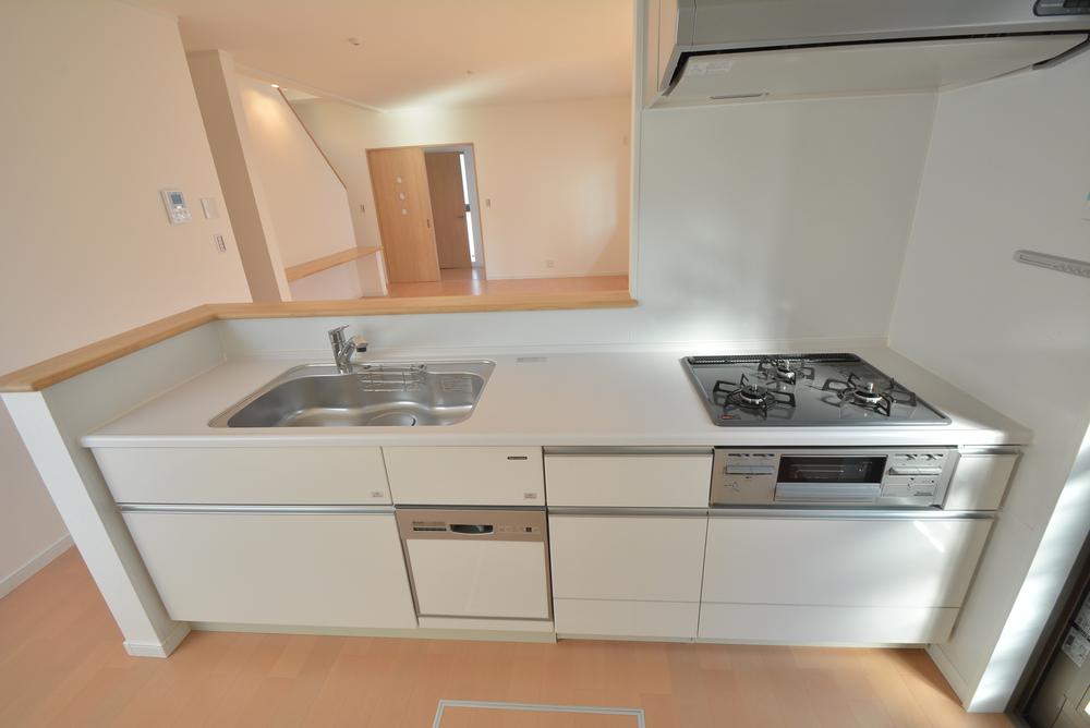 Kitchen. Enamel system kitchen with a dishwasher, Care is also happy to.
