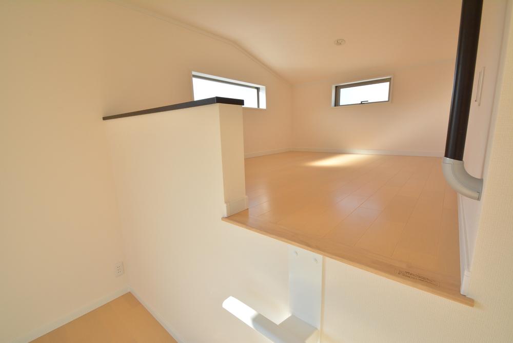 Non-living room. It is with your room loft! !