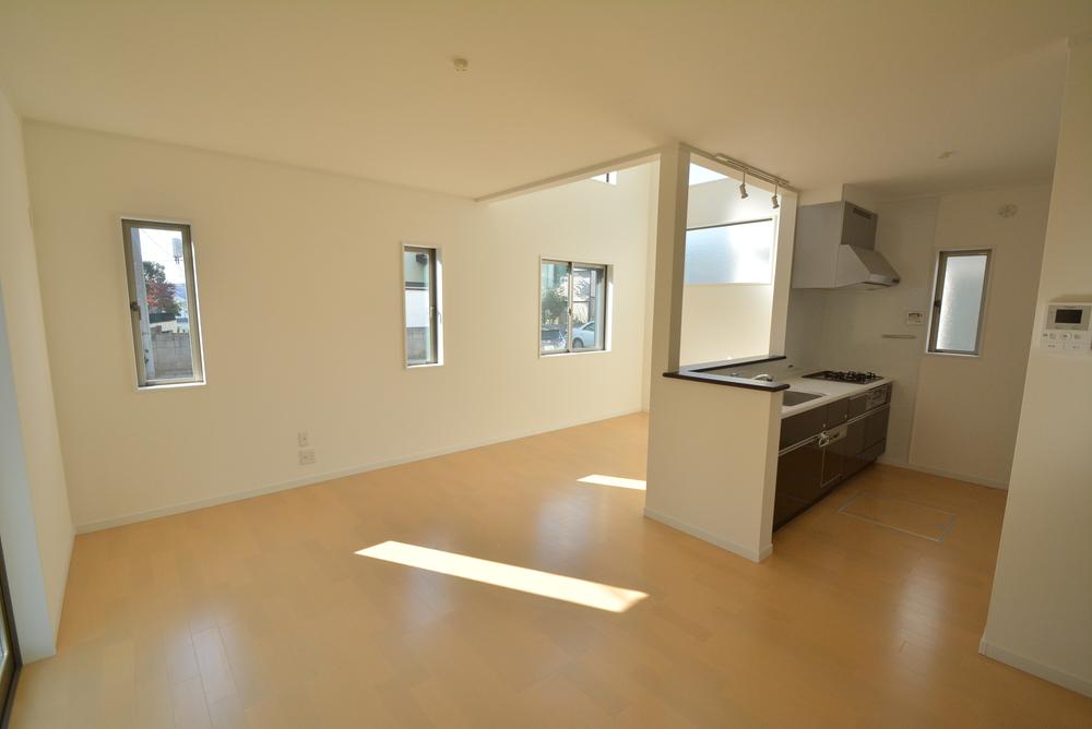 Living. Atrium and