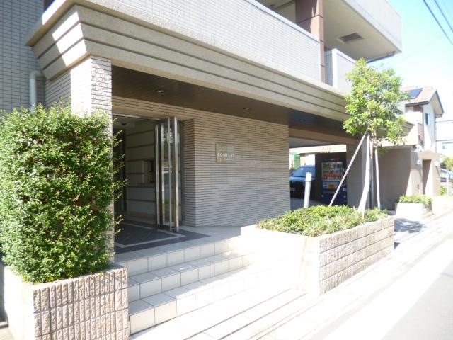 Entrance. Common areas