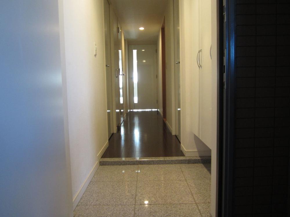 Entrance. Local (12 May 2013) Shooting