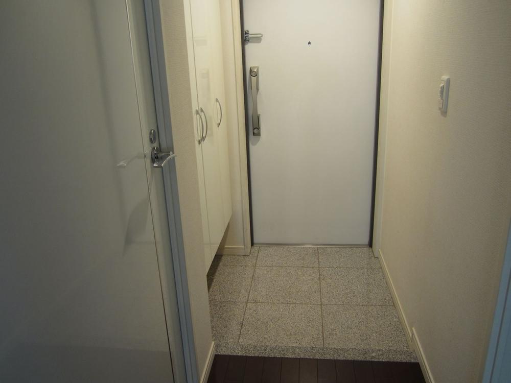 Entrance. Local (12 May 2013) Shooting