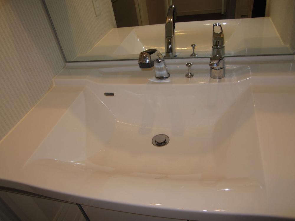 Wash basin, toilet. Indoor (12 May 2013) Shooting