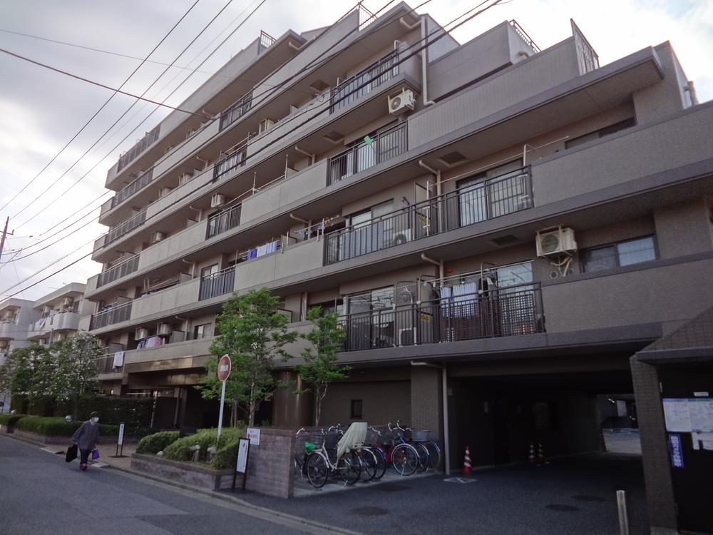 Local appearance photo. Local (04 May 2013) Shooting