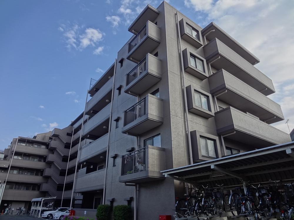 Local appearance photo. Local (04 May 2013) Shooting