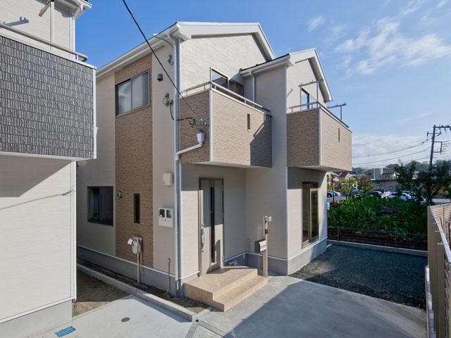 Other local. ■ 4 Building _2780 ten thousand! With popularity of solar panels! Two car space! ■