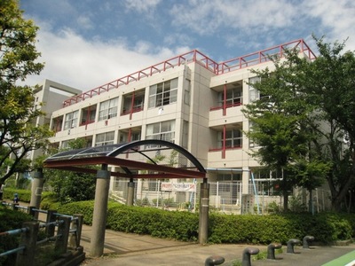 Primary school. Totsukakita up to elementary school (elementary school) 781m