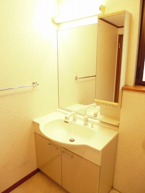 Wash basin, toilet. Indoor (10 May 2013) Shooting
