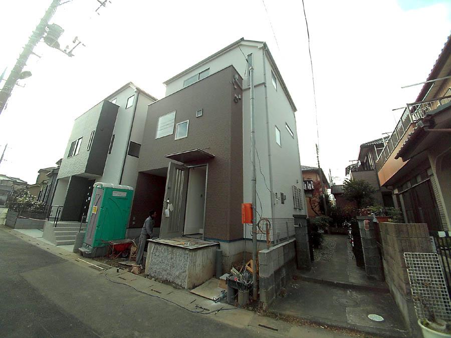 Local photos, including front road. We offer the same use the finished model house of this property. Please feel free to contact us.