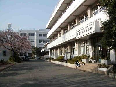 Junior high school. 764m until Kawaguchi Tatsunishi junior high school
