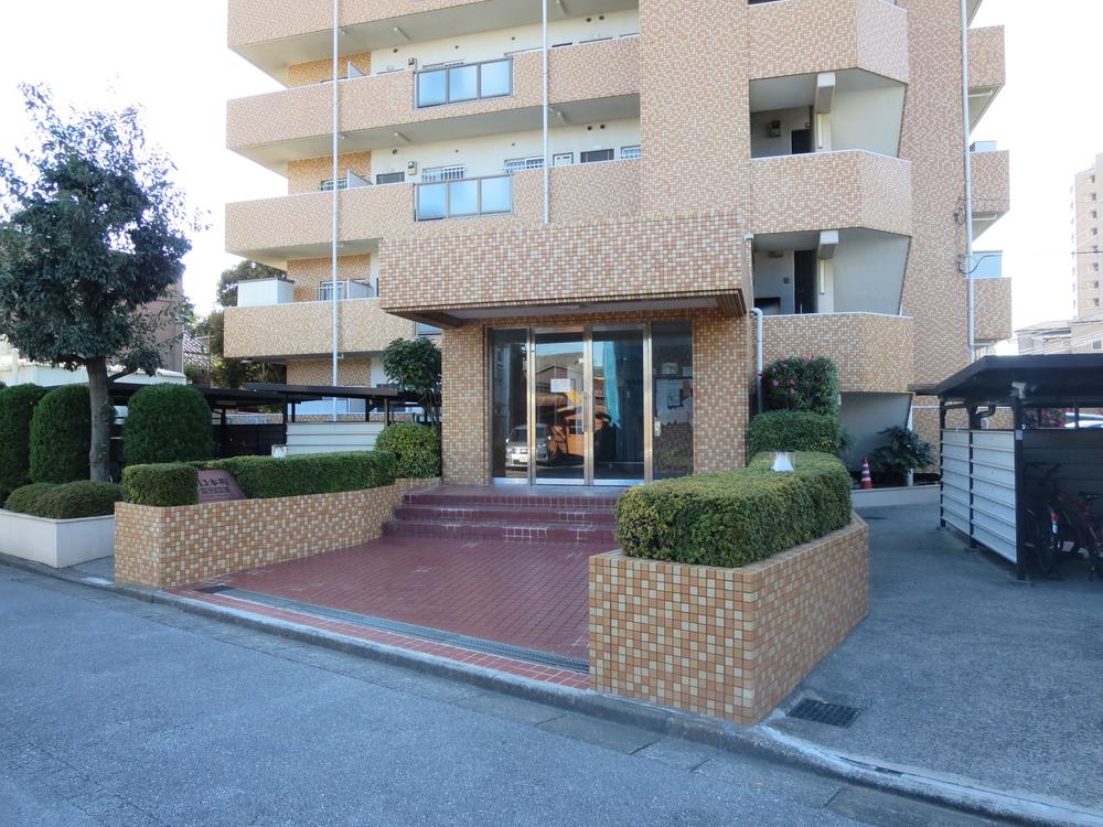 Entrance. Common areas