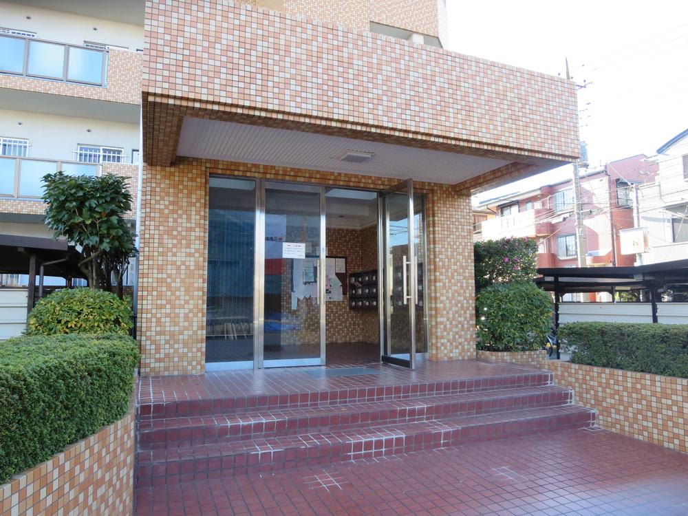 Entrance. Common areas