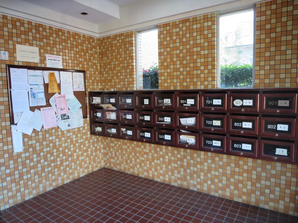 Entrance. Common areas