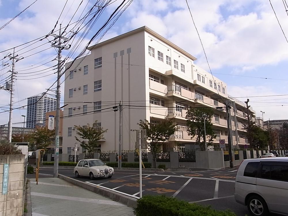 Primary school. 334m until Kawaguchi Honcho Elementary School