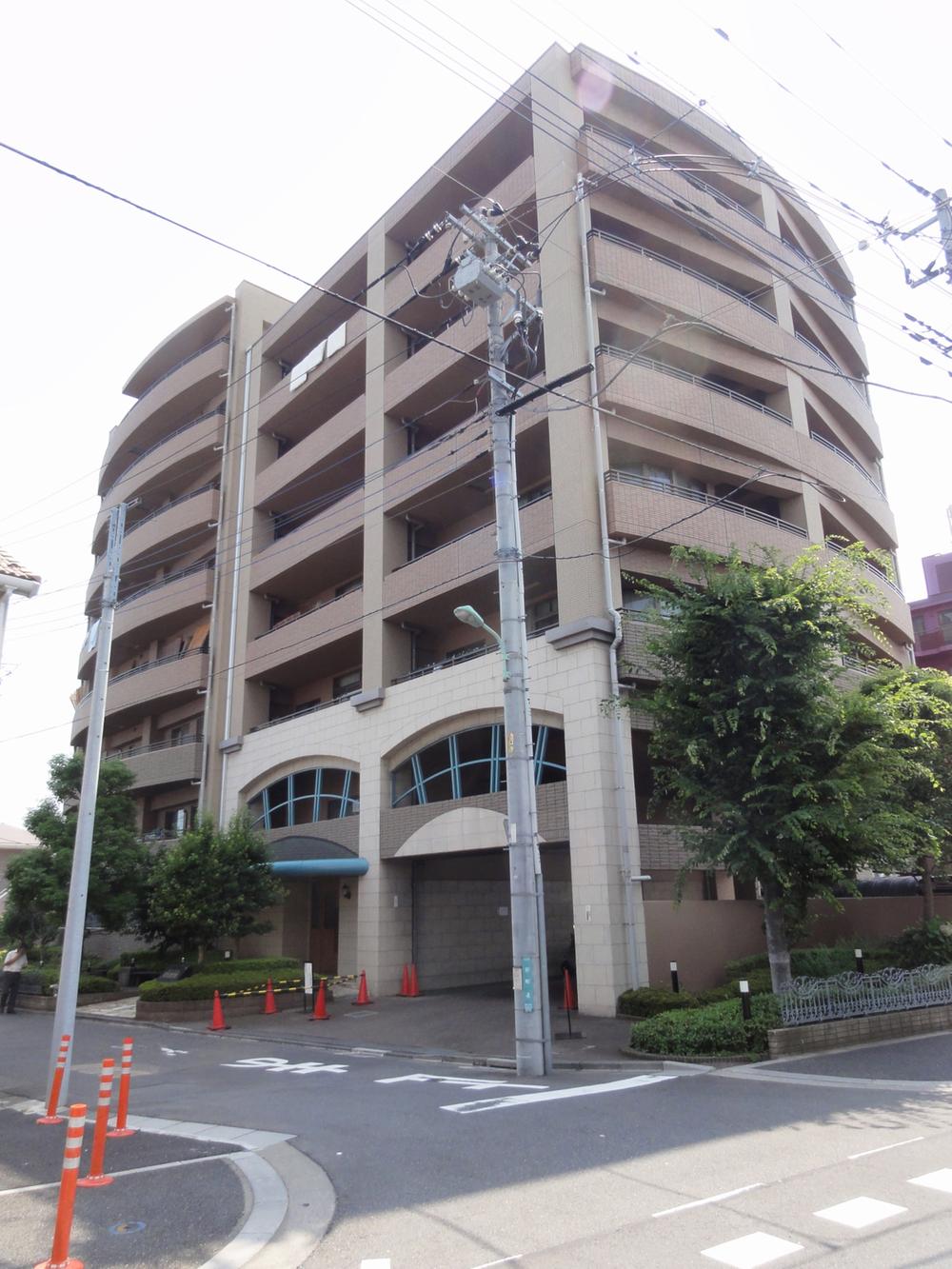 Local appearance photo. Local (July 2013) Shooting Nishikawaguchi walk 16 minutes Lara Garden 2-minute walk With a private garden Interior renovated