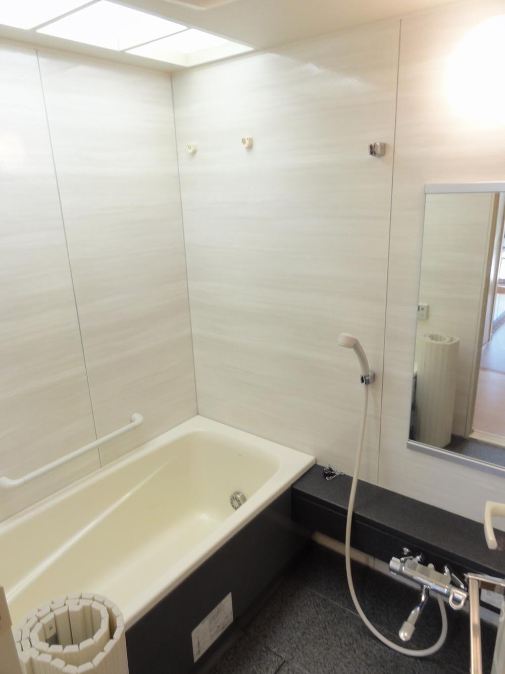 Bathroom. Indoor (July 2013) Shooting With bathroom heating dryer