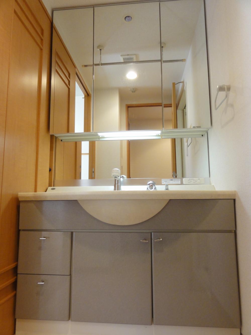 Wash basin, toilet. Indoor (July 2013) Shooting  Shampoo dresser  Washroom 2WAY