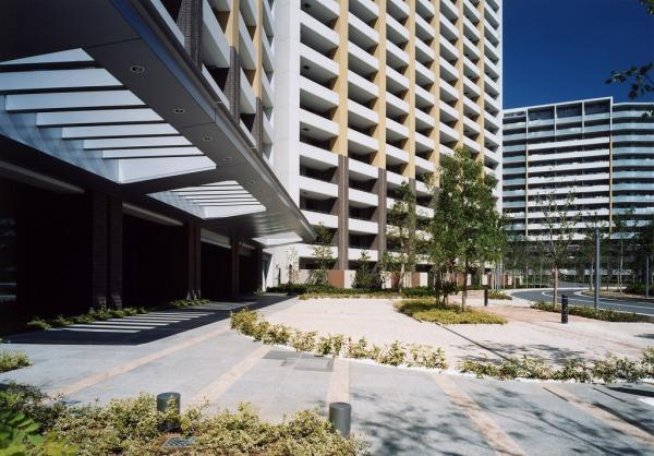 Entrance. Main Entrance 2006 / 07 shooting