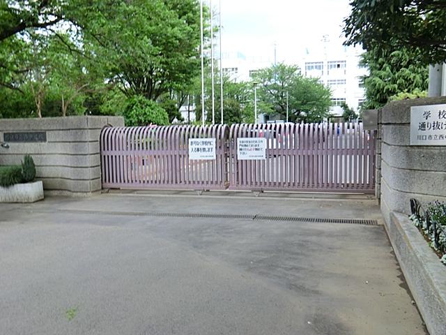 Junior high school. 400m to the West Junior High School