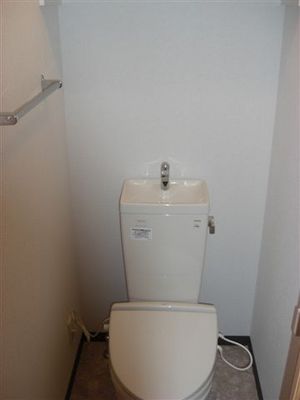 Toilet. Toilet.