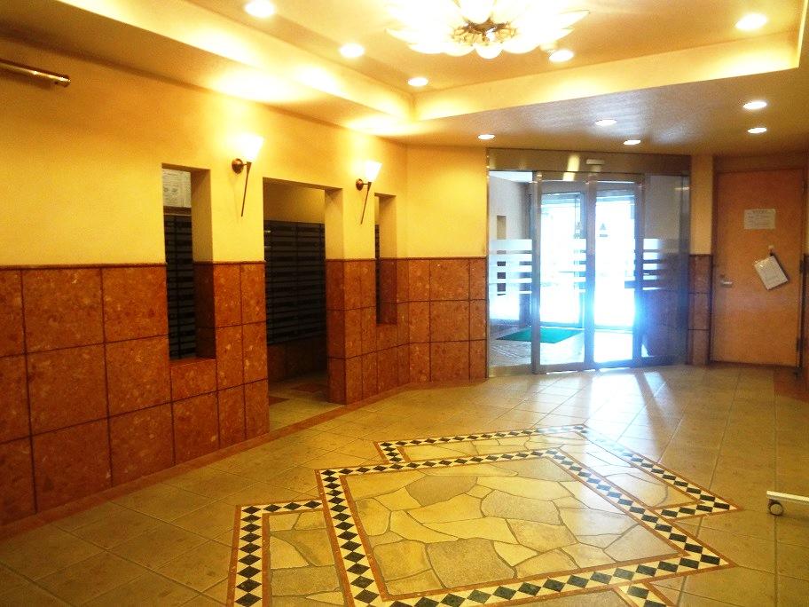 Entrance. Common areas