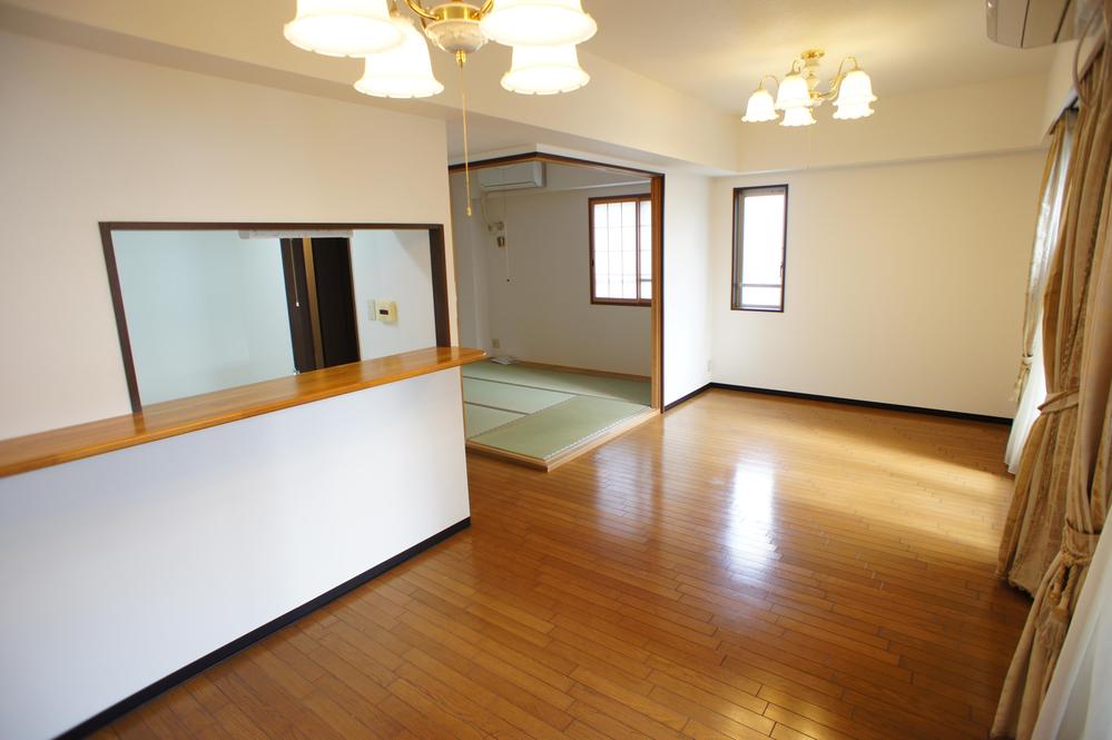 Living. (May 2013) Shooting