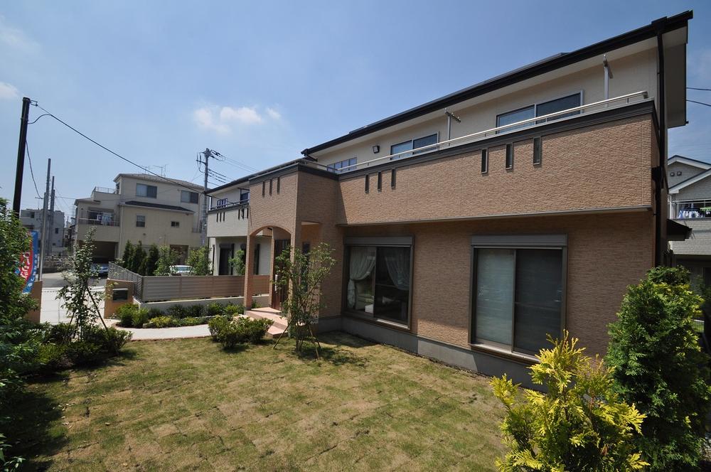 Local appearance photo. B Building appearance. Also widely per yang good garden.