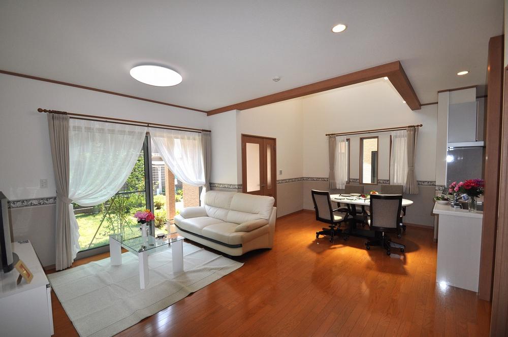 Living. B Building LDK. Spacious space of about 20 quires. Per yang is also well bright.
