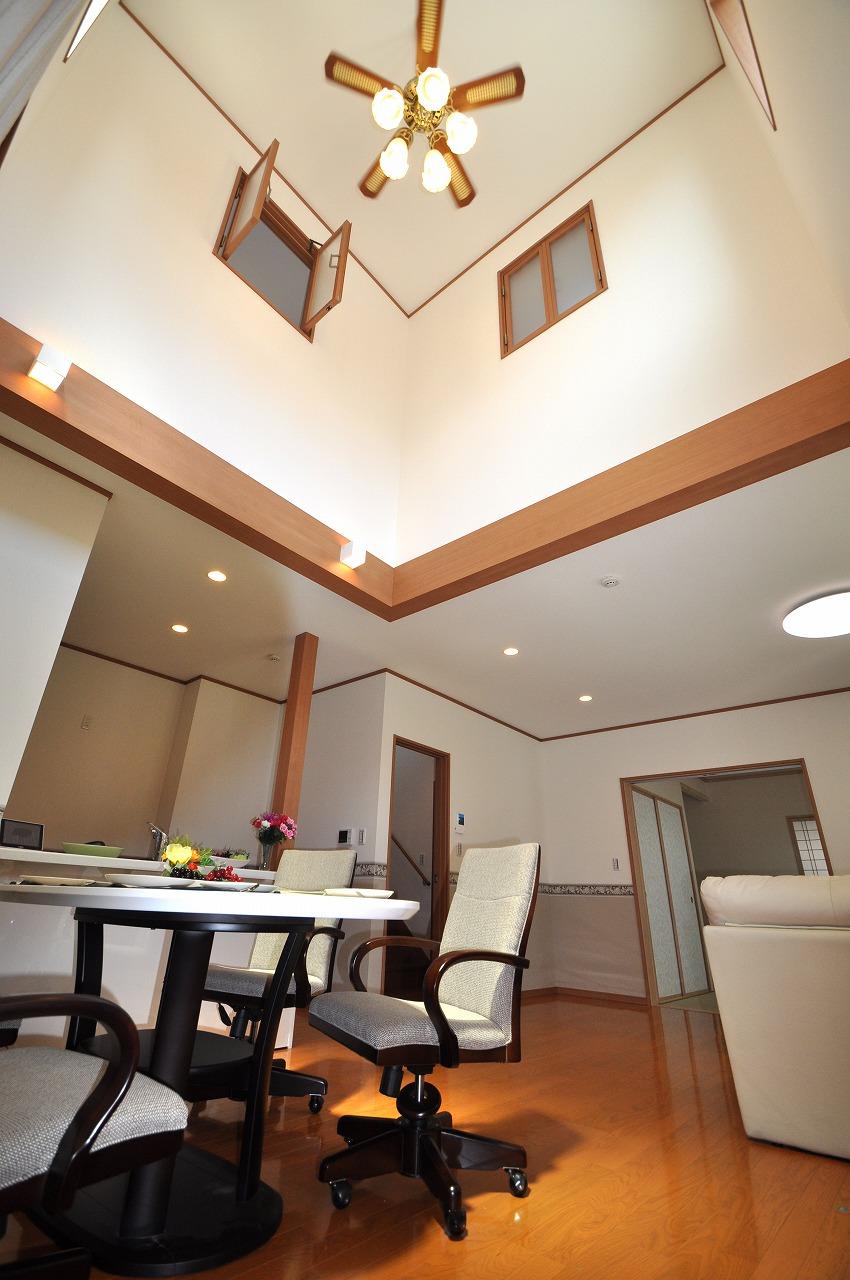 Living. B Building atrium. There are light and airy! Widely felt.