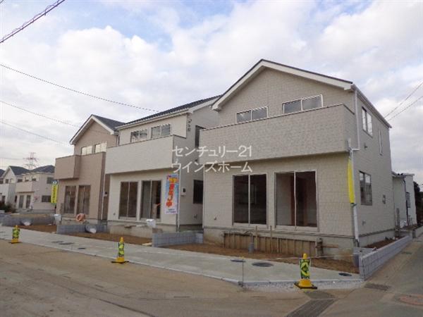 Local photos, including front road. It is newly built condominiums facing the south road