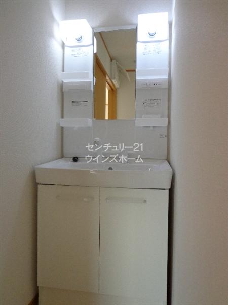 Wash basin, toilet. Araijuku A Building