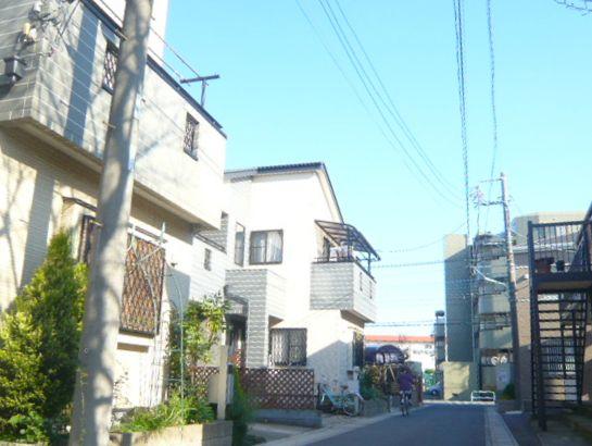 Local appearance photo. It is a quiet residential area