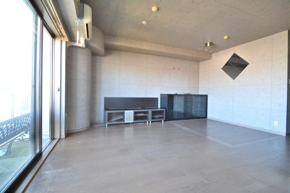 Living. Floor heating in the living-dining