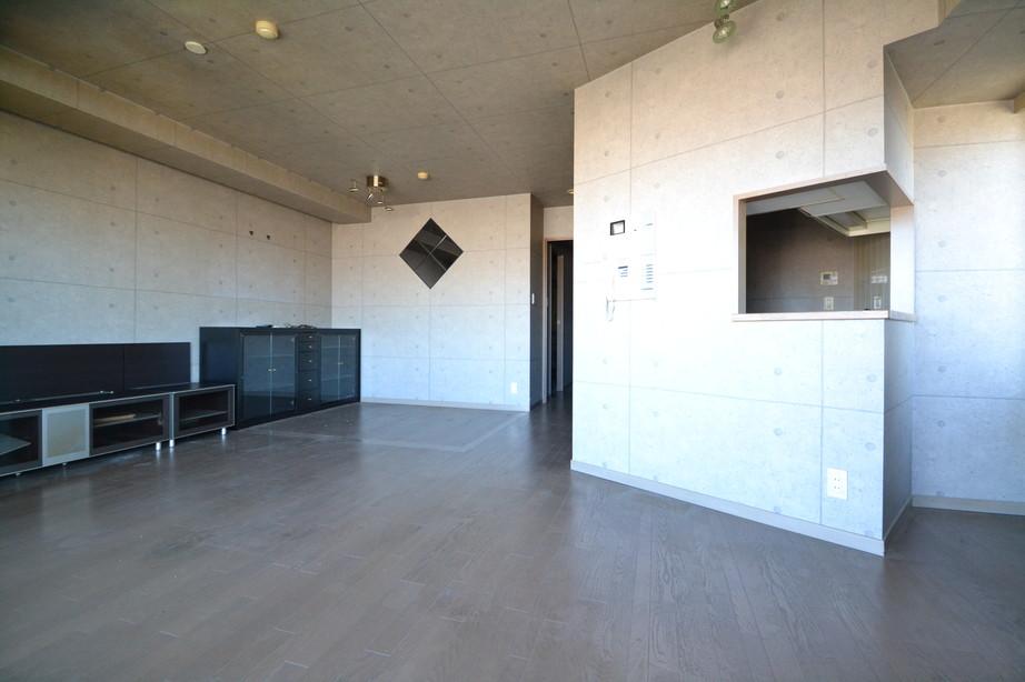 Living. Floor heating in the living-dining