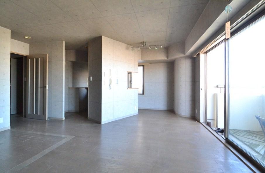 Living. Floor heating in the living-dining