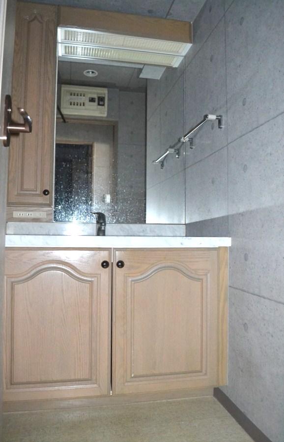 Wash basin, toilet. bathroom