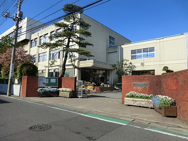 Junior high school. 885m until Kawaguchi Municipal Totsuka junior high school