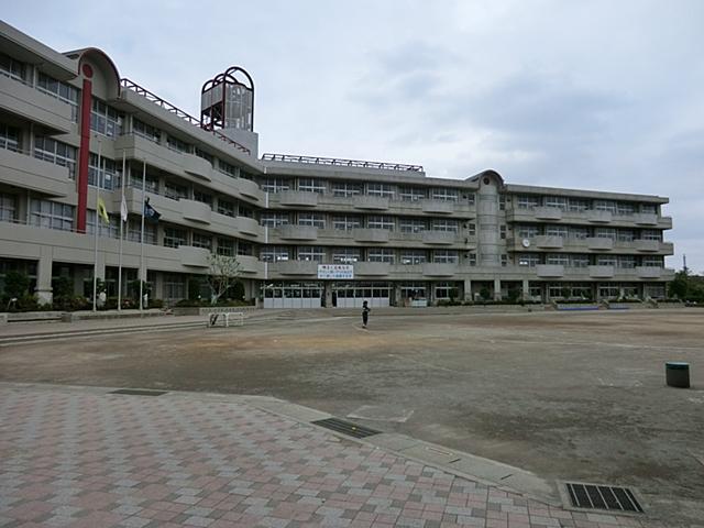 Primary school. Kawaguchi Municipal Totsuka Ayase 400m up to elementary school